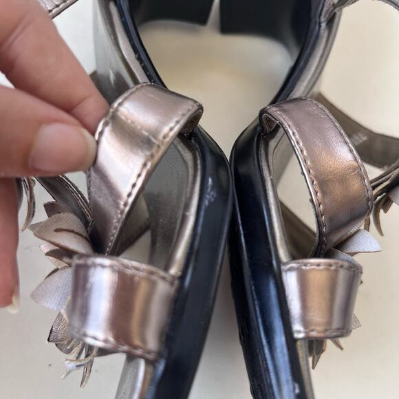 SBICCA of Colifornia Goldie Metallic Strappy Heeled Sandals Size 7.5W Flowers - Picture 9 of 14